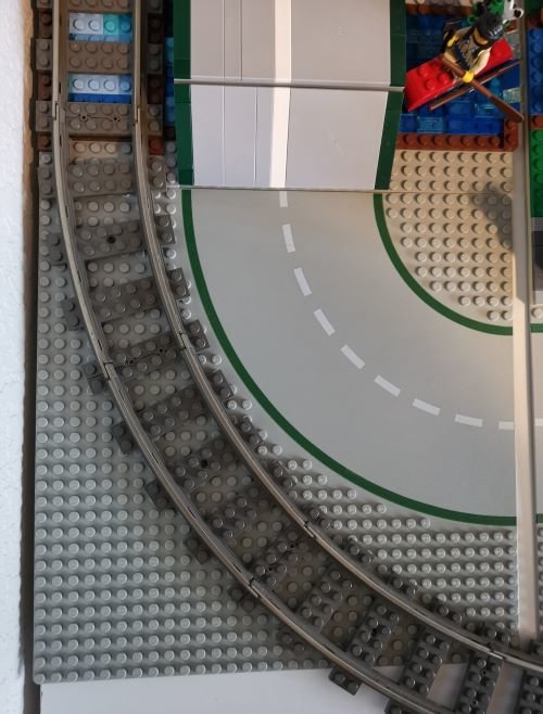 curved tracks small 1.jpg