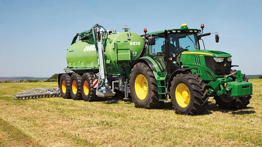 Joskin-and-JD-c-John-Deere.jpg.aef2504c3fb0289ade371b0962573d25.jpg