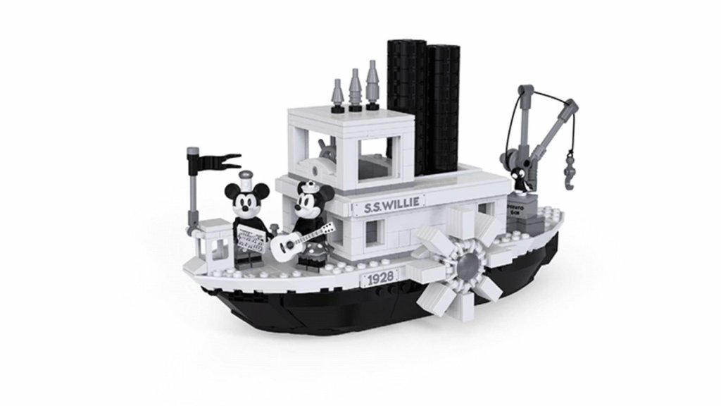 LEGO® Ideas 21317 Steamboat Willie.jpg