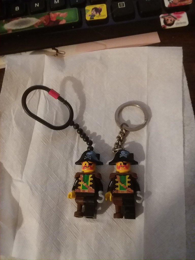 LEGO Pirate Captain - Key ring + Key chain - Back.jpeg