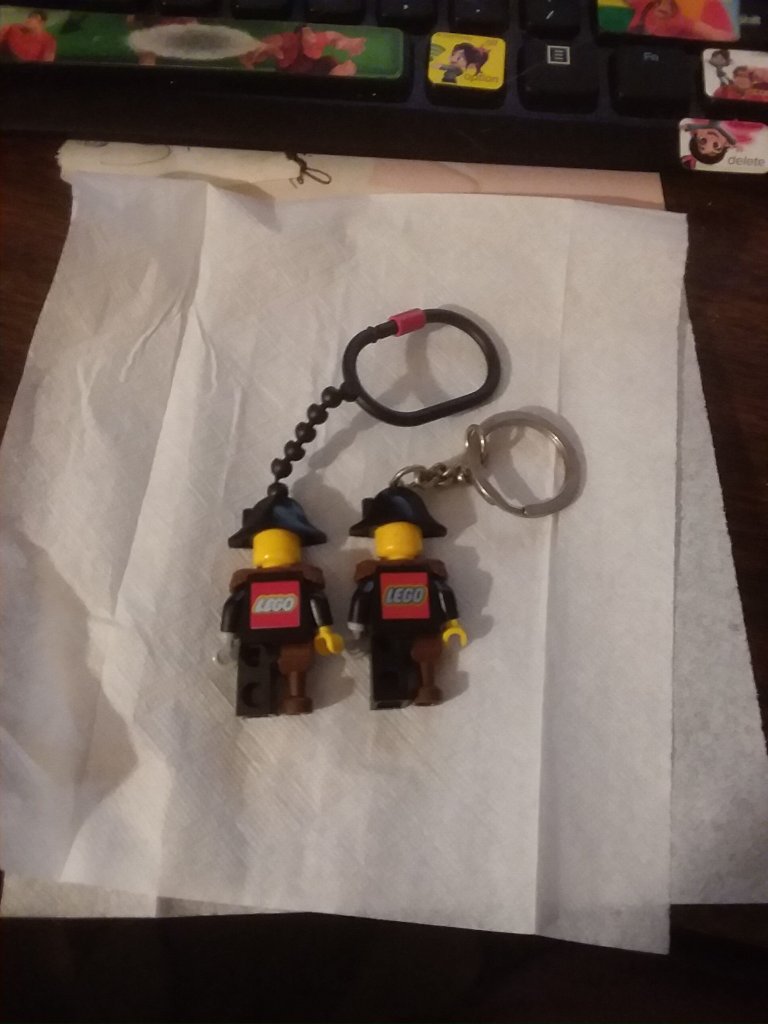 LEGO Pirate Captain - Key ring + Key chain - Front.jpeg