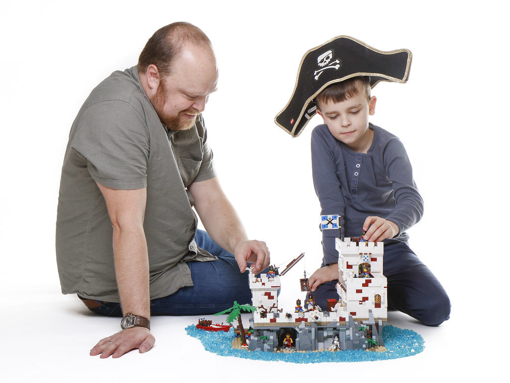 LEGO_Pirates-The_Fortress-Brian_Steffensen_Vestergaard+son.jpg